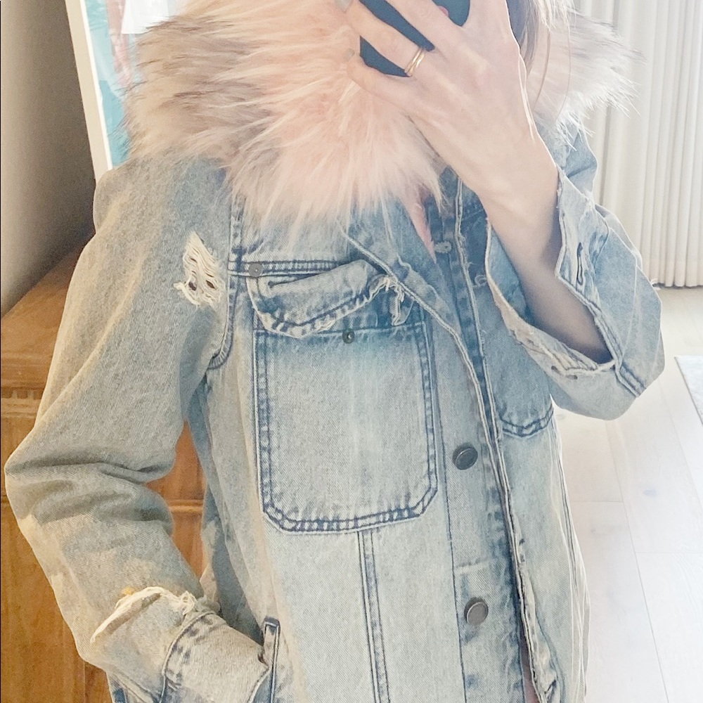 Jean jacket with removable faux pink trim